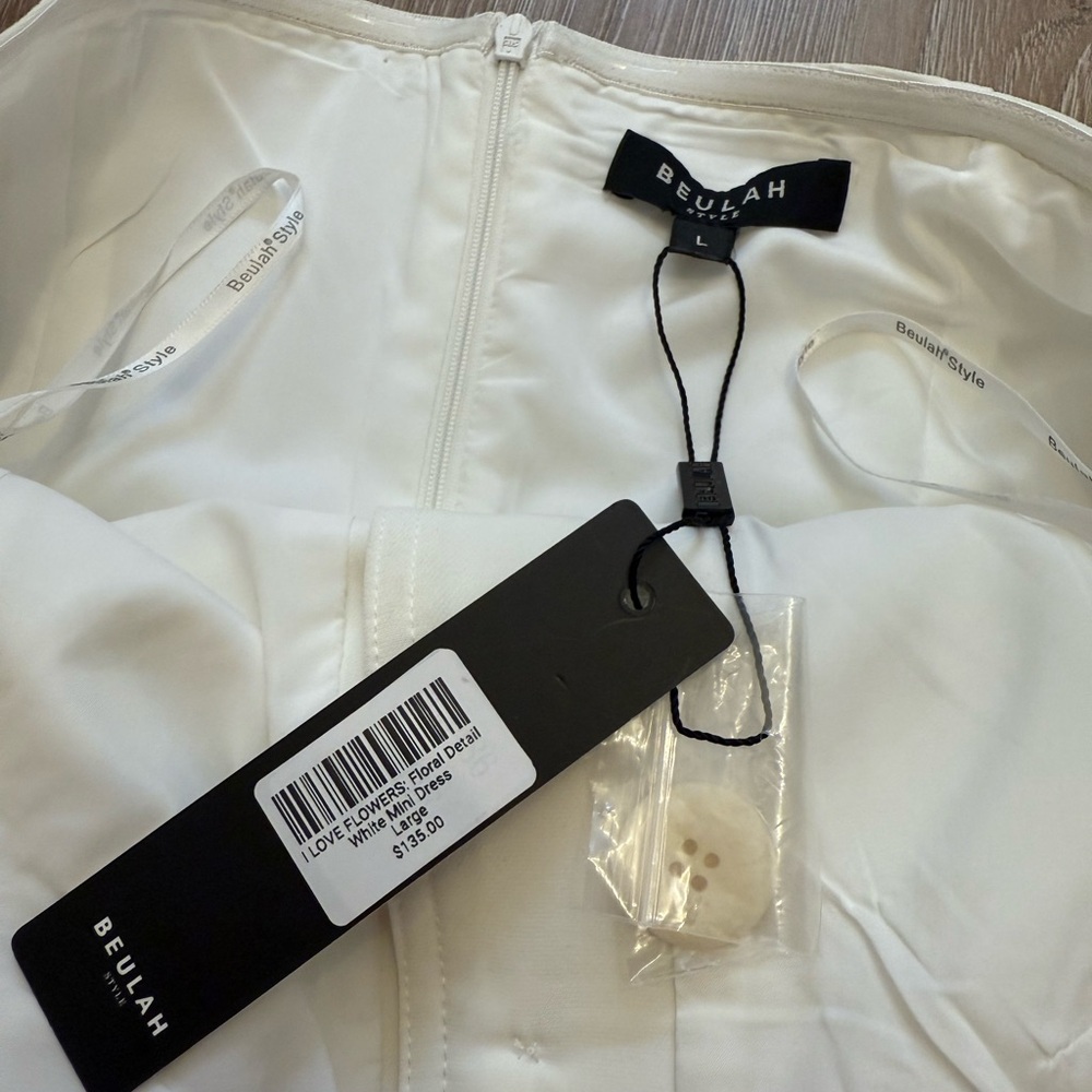 Beulah WHITE ROSE STRAPLESS BUTTON FRONT DRESS - Picture 4 of 8